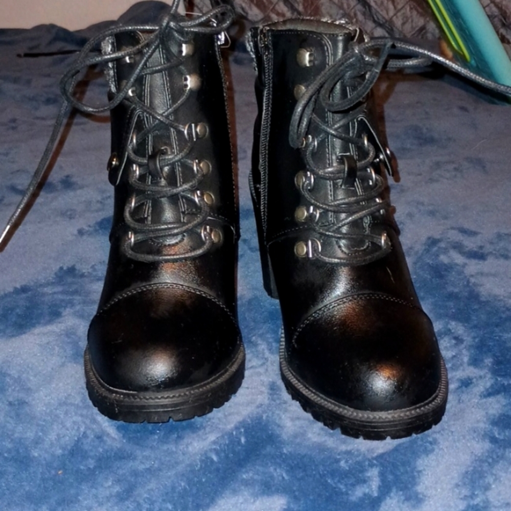Boots with 3-in heels lace up and zip up from torrid brand new with tags 8WW